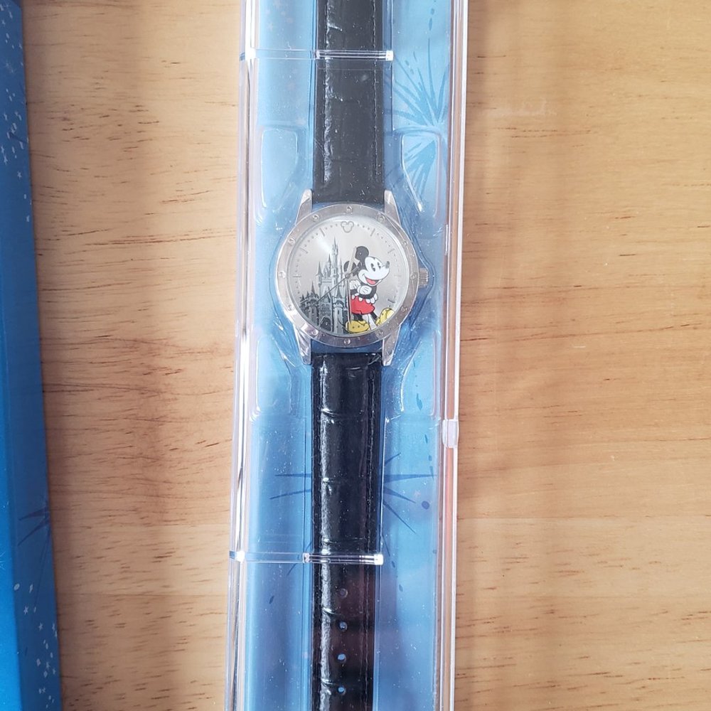 NWT  Disney Mickey Mouse Watch - Picture 2 of 5